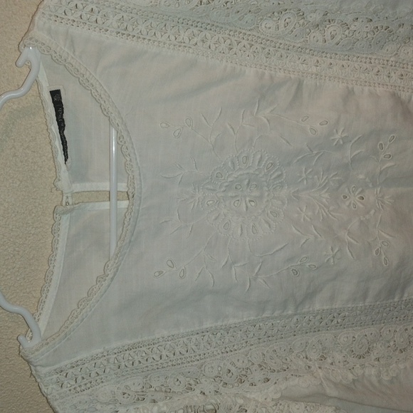 Adorable 100% Cotton with Lace Detailing and Button up Back Cropp… - Picture 2 of 7
